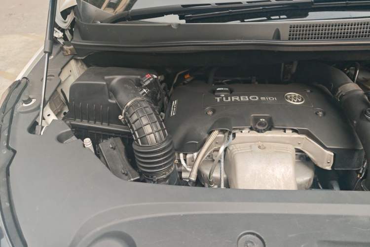 Used Buick GL8 2018 ES 28T Comfort Model China VI Standard Engine Bay Right
