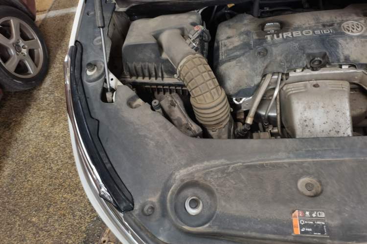 Used Buick GL8 2018 ES 28T Comfort Model China VI Standard Engine Bay Right