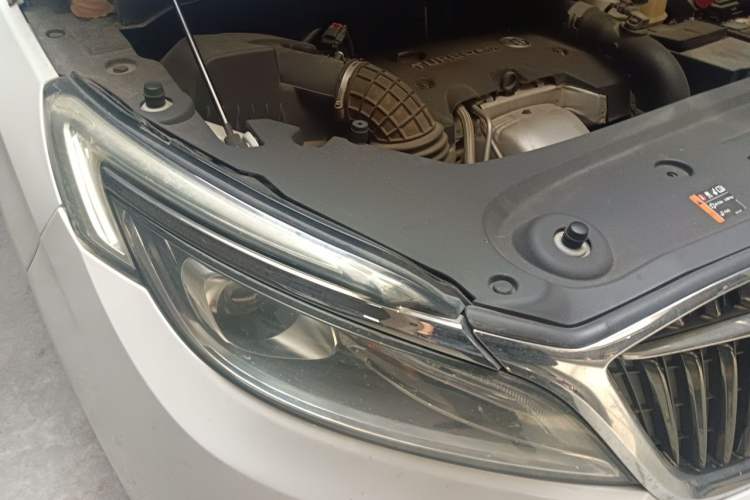 Used Buick GL8 2018 ES 28T Comfort Model China VI Standard Engine Bay Right