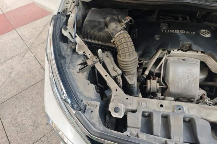Used Buick GL8 2018 ES 28T Comfort Model China VI Standard Engine Bay Right