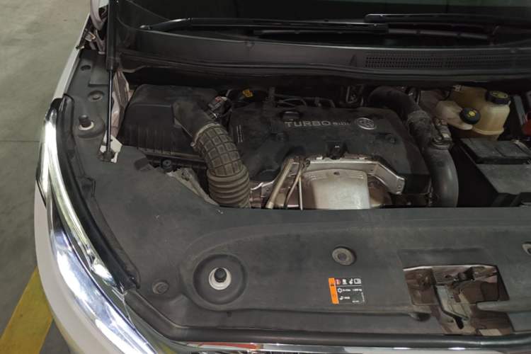 Used Buick GL8 2018 ES 28T Luxury Model China VI Standard Engine Bay Right