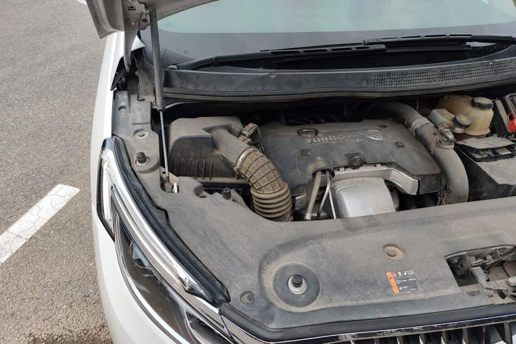 Used Buick GL8 2018 ES 28T Flagship Model China VI Standard Engine Bay Right