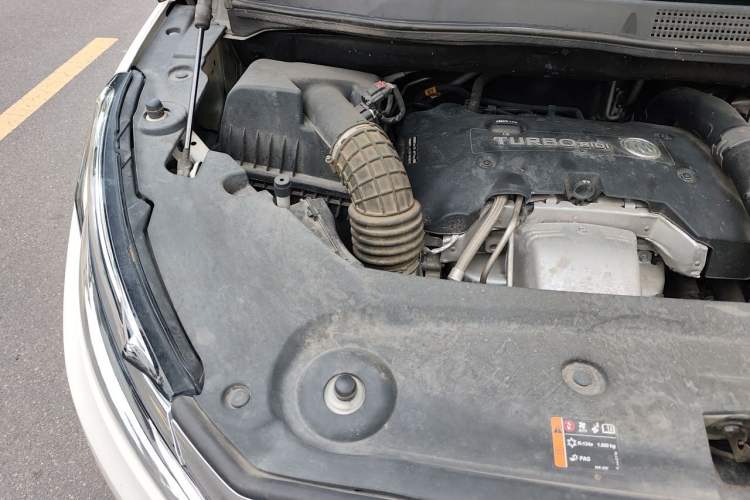 Used Buick GL8 2018 ES 28T Flagship Model China VI Standard Engine Bay Right