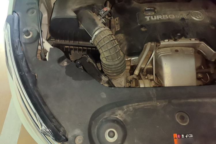 Used Buick GL8 2018 ES 28T Luxury Model China VI Standard Engine Bay Right