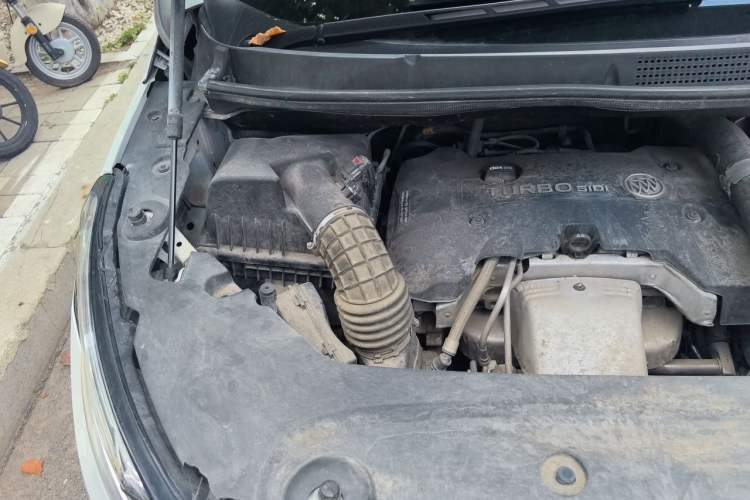 Used Buick GL8 2018 ES 28T Comfort Model China VI Standard Engine Bay Right