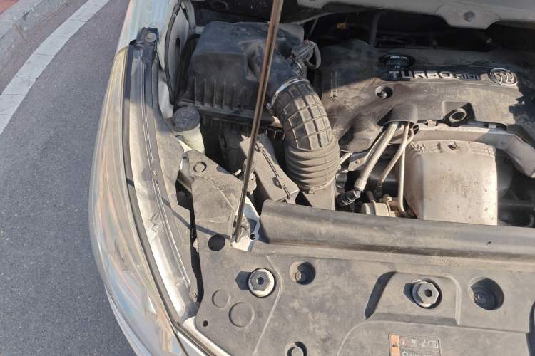 Used Buick GL8 2018 28T Comfort Model China VI Standard Engine Bay Right