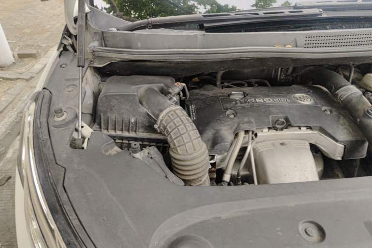 Used Buick GL8 2018 ES 28T Comfort Model China VI Standard Engine Bay Right