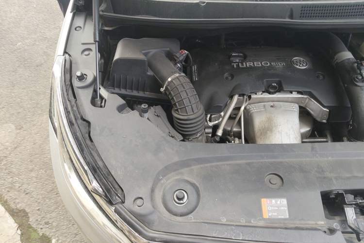 Used Buick GL8 2018 ES 28T Comfort Model China VI Standard Engine Bay Right