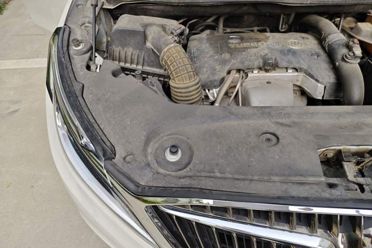 Used Buick GL8 2018 ES 28T Comfort Model China VI Standard Engine Bay Right