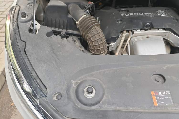Used Buick GL8 2018 ES 28T Comfort Model China VI Standard Engine Bay Right
