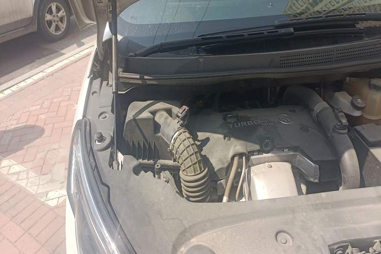 Used Buick GL8 2018 ES 28T Flagship Model China VI Standard Engine Bay Right