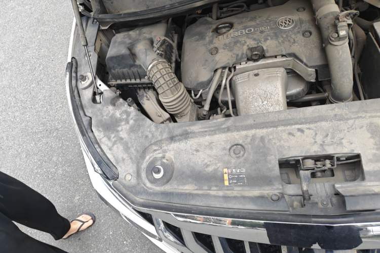 Used Buick GL8 2018 ES 28T Comfort Model China VI Standard Engine Bay Right
