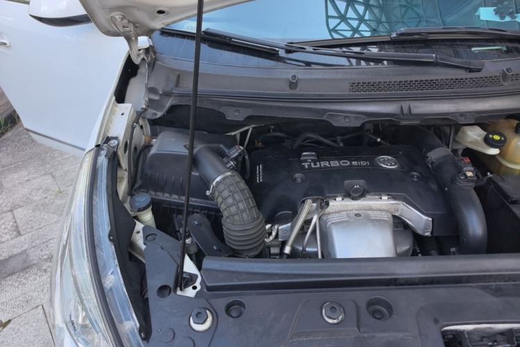 Used Buick GL8 2018 28T Luxury Model China VI Standard Engine Bay Right