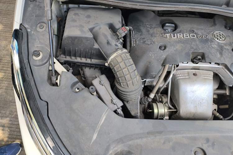 Used Buick GL8 2018 ES 28T Comfort Model China VI Standard Engine Bay Right