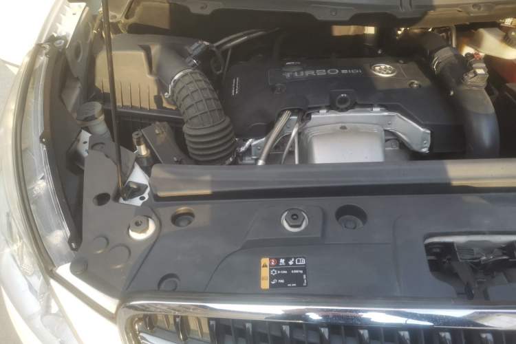 Used Buick GL8 2018 28T Luxury Model China VI Standard Engine Bay Right