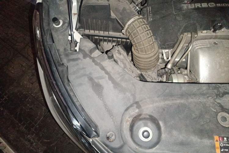 Used Buick GL8 2018 ES 28T Comfort Model China VI Standard Engine Bay Right