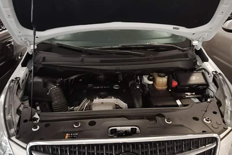 Used Buick GL8 2018 28T Luxury Model China VI Standard Engine Bay