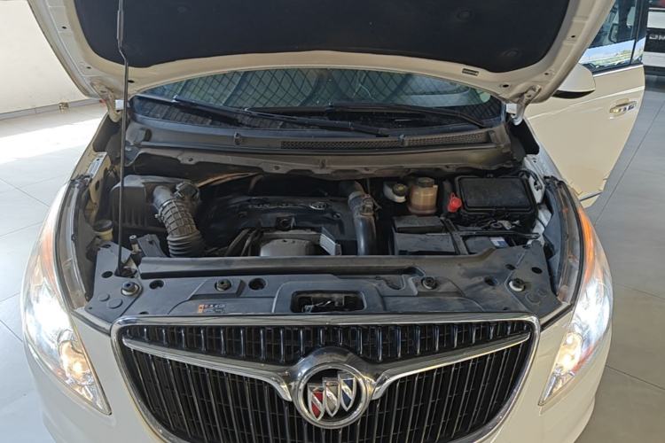 Used Buick GL8 2018 28T Luxury Model China VI Standard Engine Bay