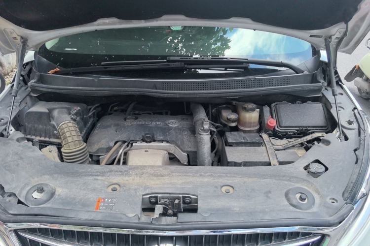 Used Buick GL8 2018 ES 28T Comfort Model China VI Standard Engine Bay