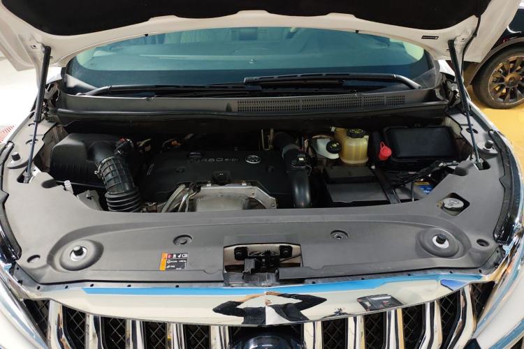 Used Buick GL8 2018 ES 28T Comfort Model China VI Standard Engine Bay