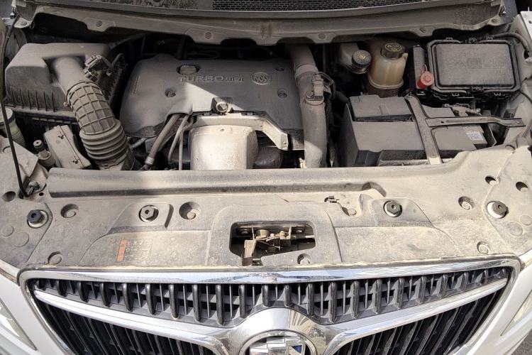 Used Buick GL8 2018 28T Luxury Model China VI Standard Engine Bay