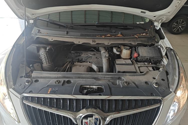 Used Buick GL8 2018 28T Luxury Model China VI Standard Engine Bay