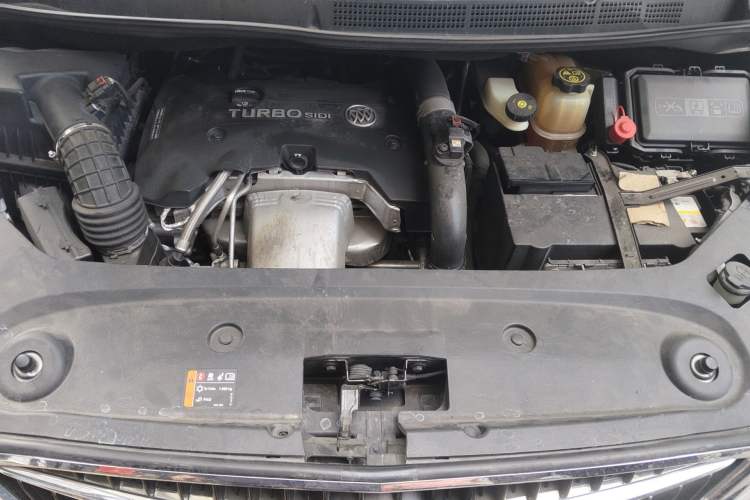 Used Buick GL8 2018 ES 28T Comfort Model China VI Standard Engine Bay