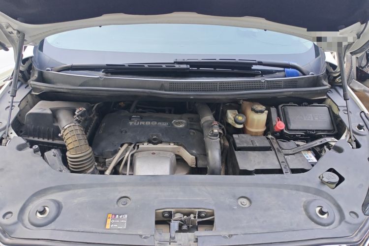 Used Buick GL8 2018 ES 28T Comfort Model China VI Standard Engine Bay
