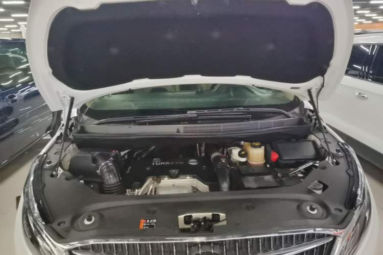 Used Buick GL8 2018 ES 28T Luxury Model China VI Standard Engine Bay