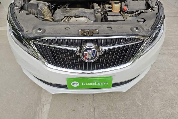 Used Buick GL8 2018 ES 28T Comfort Model China VI Standard Engine Bay