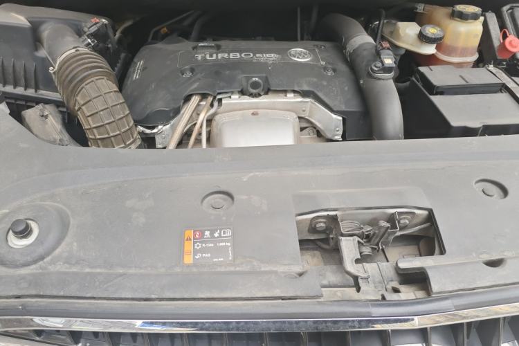 Used Buick GL8 2018 ES 28T Comfort Model China VI Standard Engine Bay