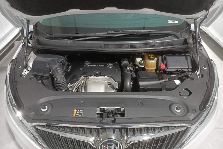 Used Buick GL8 2018 ES 28T Comfort Model China VI Standard Engine Bay