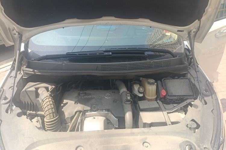 Used Buick GL8 2018 ES 28T Flagship Model China VI Standard Engine Bay