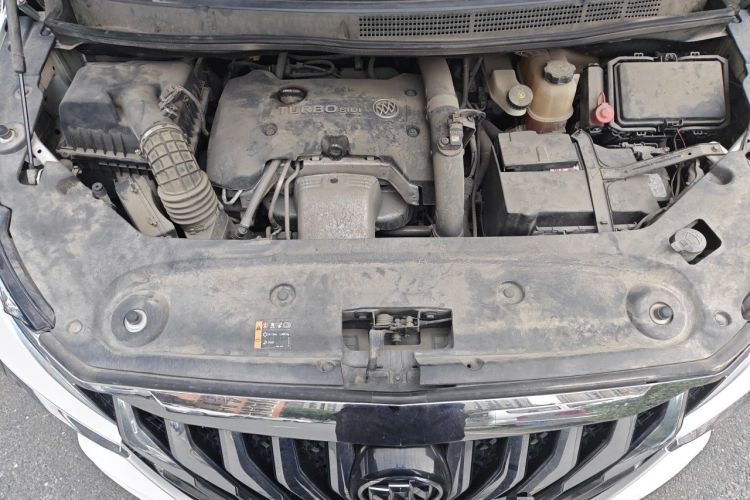 Used Buick GL8 2018 ES 28T Comfort Model China VI Standard Engine Bay