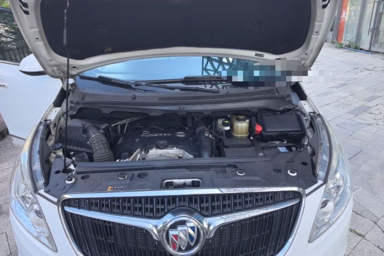 Used Buick GL8 2018 28T Luxury Model China VI Standard Engine Bay