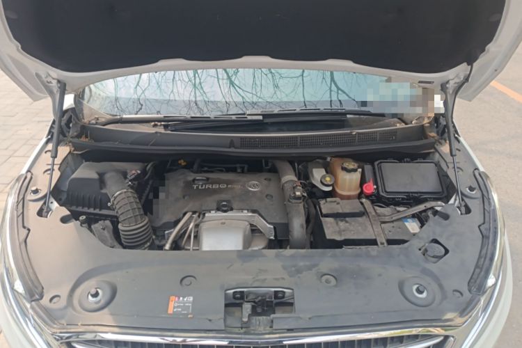Used Buick GL8 2018 ES 28T Luxury Model China VI Standard Engine Bay