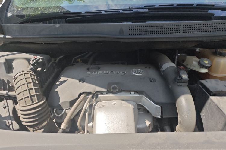 Used Buick GL8 2018 ES 28T Comfort Model China VI Standard Engine Bay