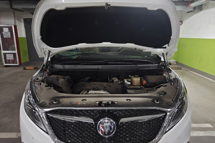 Used Buick GL8 2018 ES 28T Comfort Model China VI Standard Engine Bay