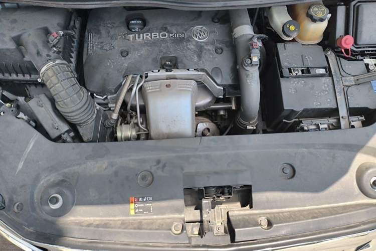 Used Buick GL8 2018 ES 28T Comfort Model China VI Standard Engine Bay
