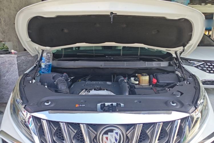 Used Buick GL8 2018 ES 28T Comfort Model China VI Standard Engine Bay