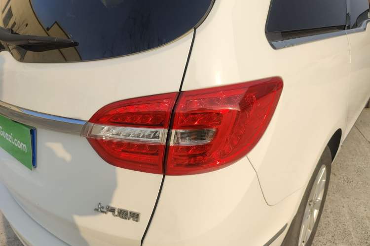 Used Buick GL8 2018 28T Luxury Model China VI Standard Exterior 2