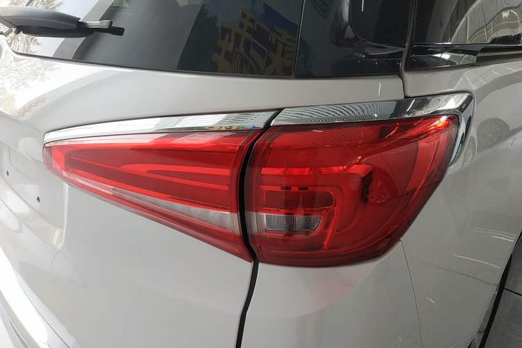 Used Buick GL8 2018 ES 28T Comfort Model China VI Standard Exterior 3