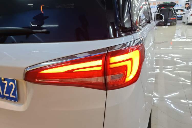 Used Buick GL8 2018 ES 28T Comfort Model China VI Standard Exterior 3