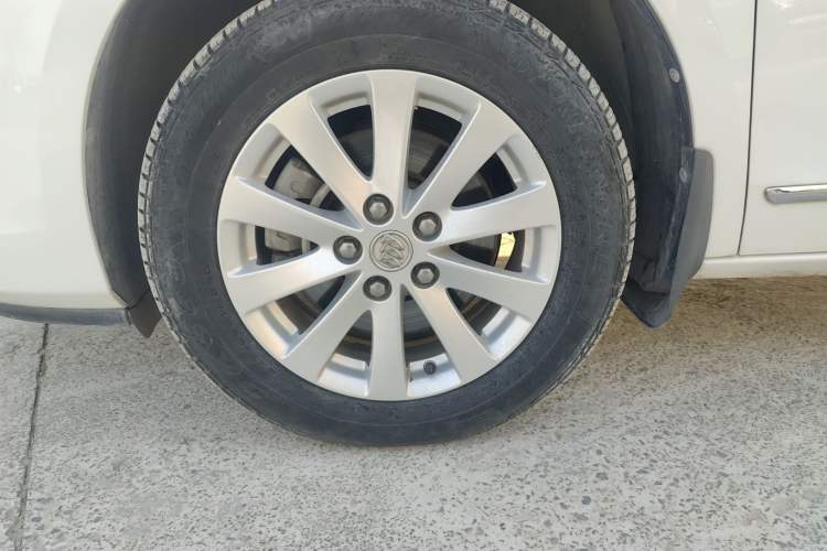 Used Buick GL8 2018 28T Luxury Model China VI Standard Exterior 3