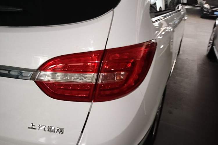 Used Buick GL8 2018 28T Luxury Model China VI Standard Exterior 3