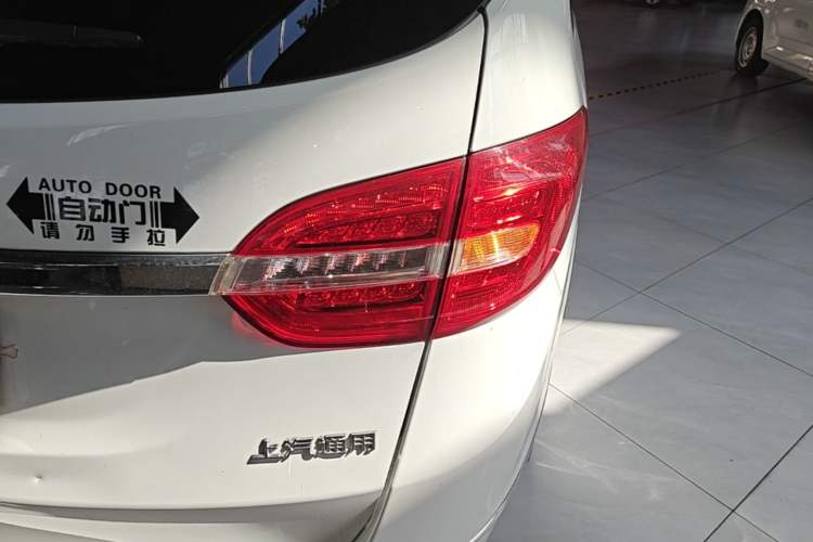Used Buick GL8 2018 28T Luxury Model China VI Standard Exterior 3