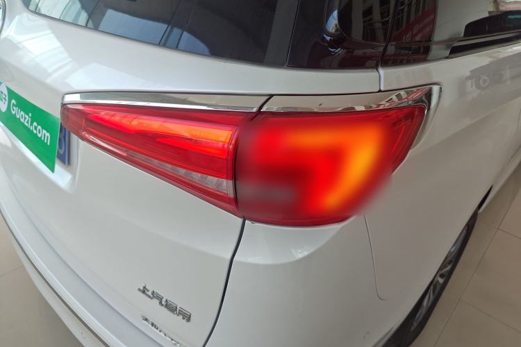 Used Buick GL8 2018 ES 28T Flagship Model China VI Standard Exterior 3