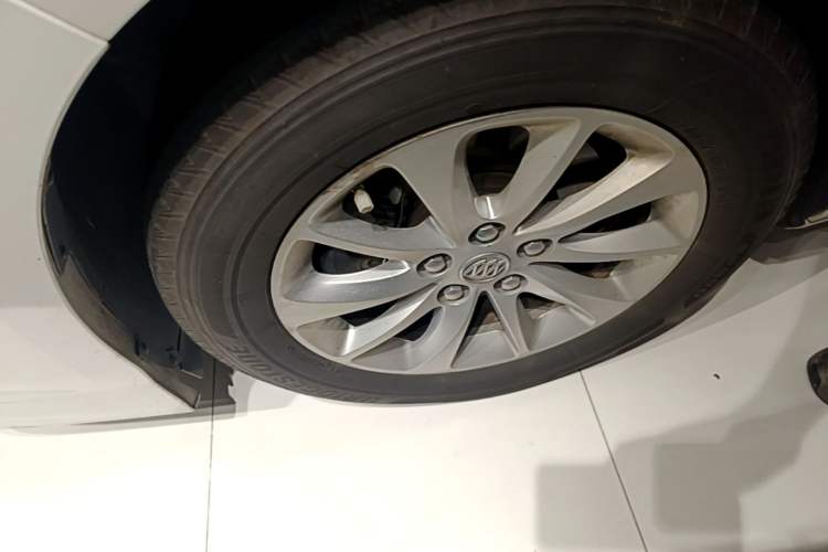 Used Buick GL8 2018 ES 28T Comfort Model China VI Standard Exterior 4
