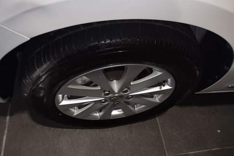 Used Buick GL8 2018 28T Luxury Model China VI Standard Exterior 4