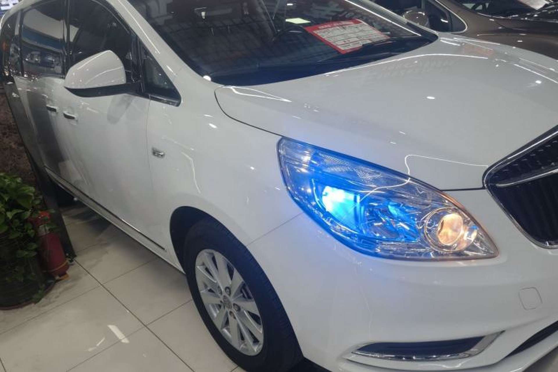Used Buick GL8 2018 28T Luxury Model China VI Standard Exterior 5